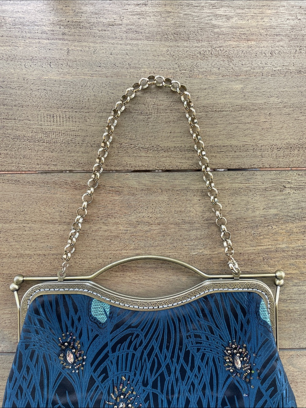 Vintage-Inspired Blue Embroidered Evening Bag with Gold Chain - Picture 3 of 11